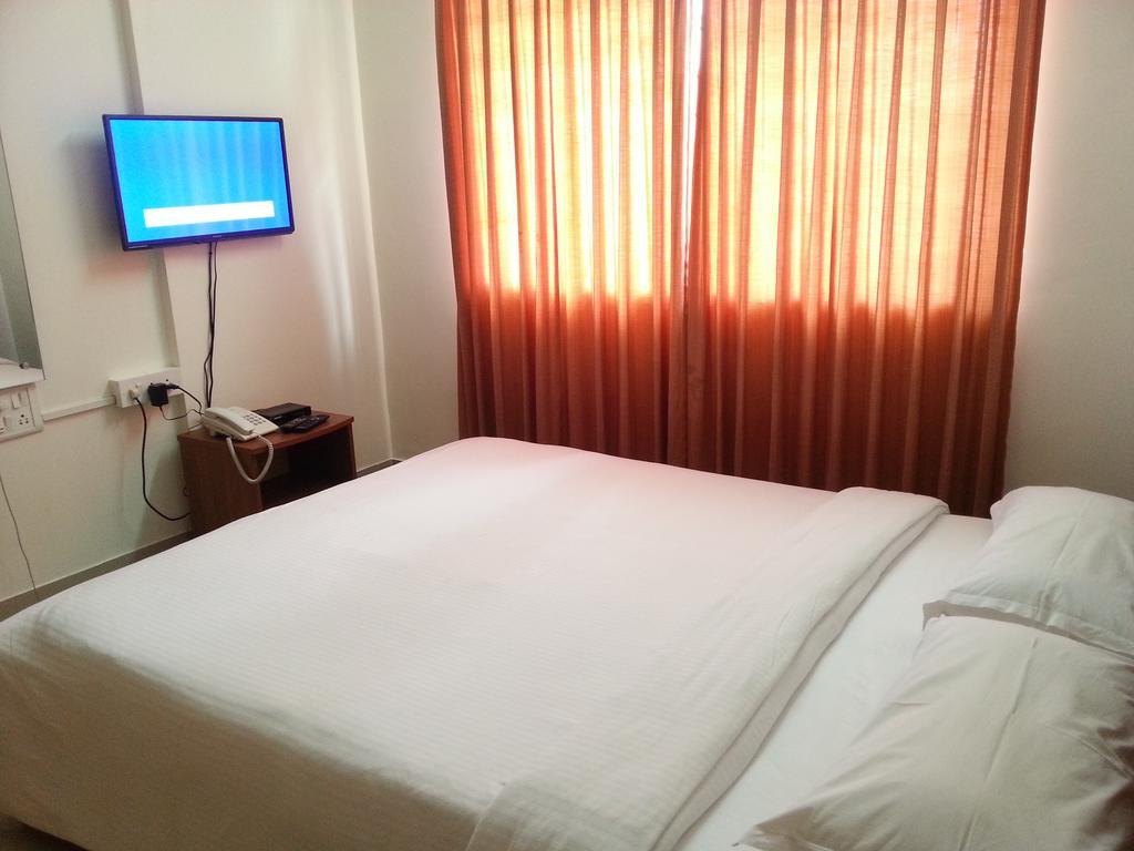 The Grand Serenity Apartment Hotel Бангалор Екстериор снимка