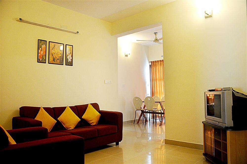 The Grand Serenity Apartment Hotel Бангалор Екстериор снимка