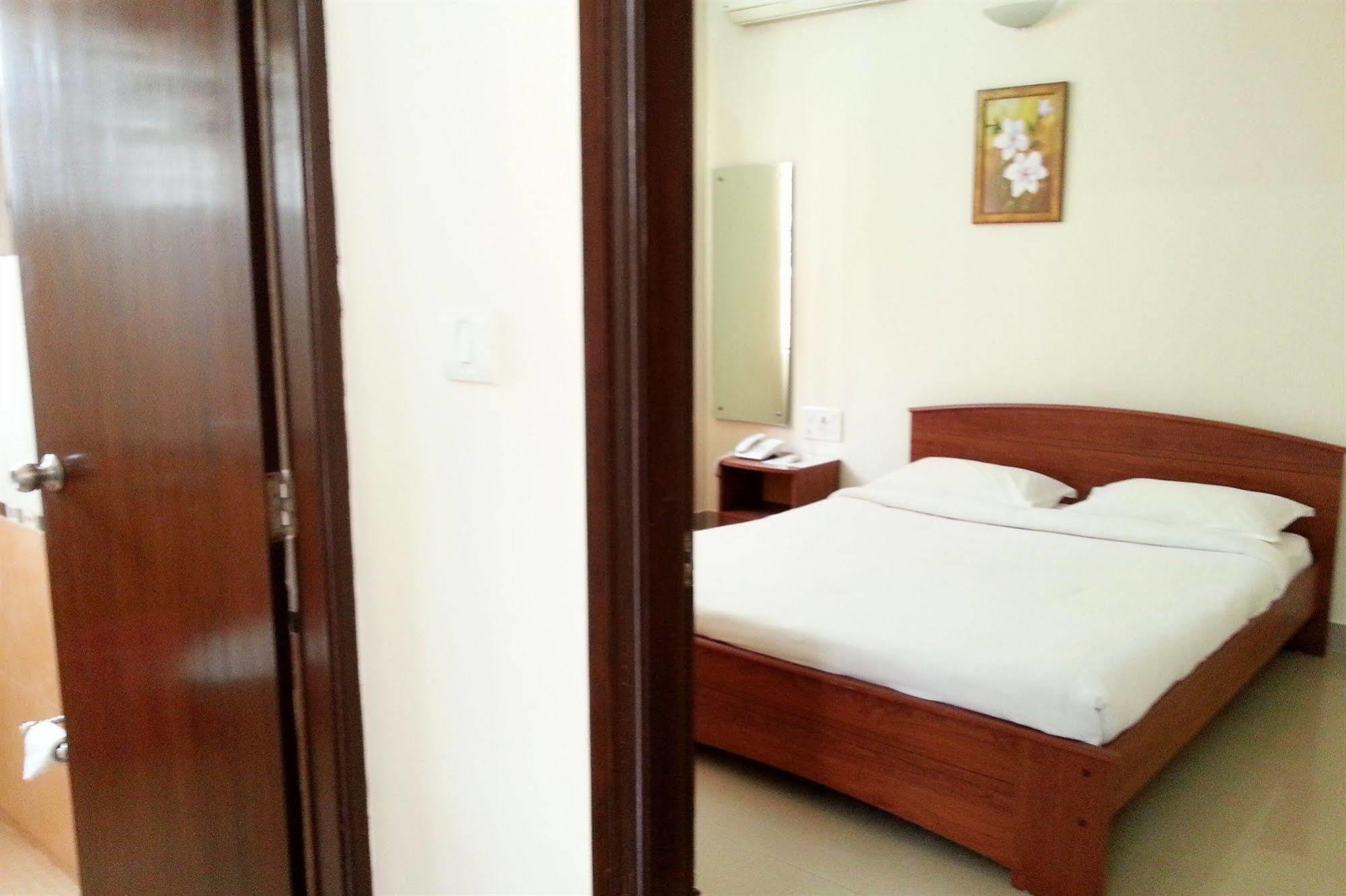 The Grand Serenity Apartment Hotel Бангалор Екстериор снимка