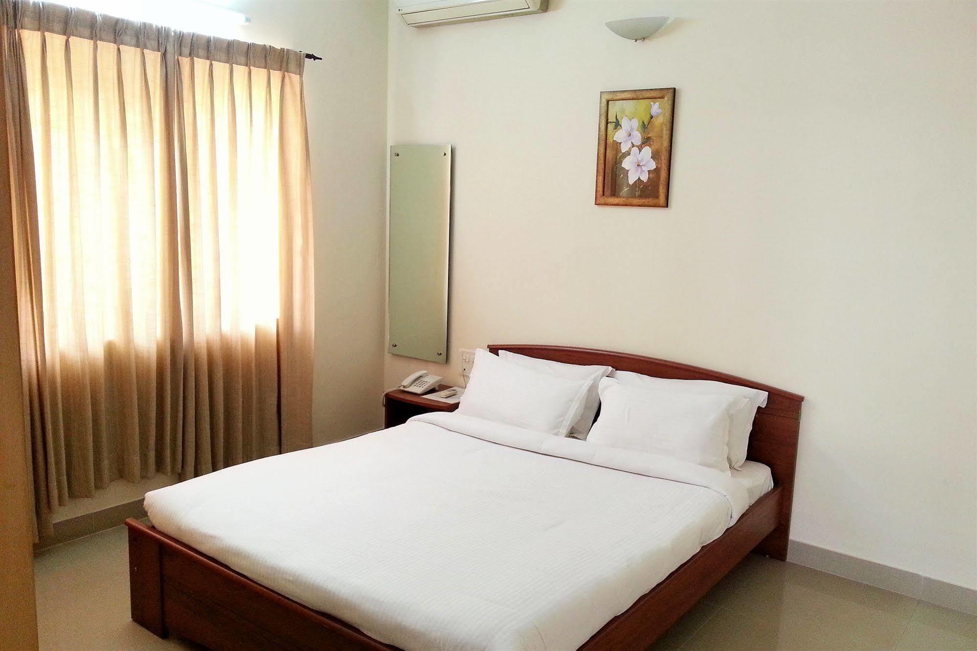 The Grand Serenity Apartment Hotel Бангалор Екстериор снимка